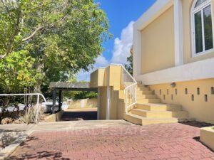 One-spacious-tall-tropical-villa-for-rent-in-the-pretty-central-area-Mahaai