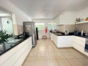 One-spacious-tall-tropical-villa-for-rent-in-the-pretty-central-area-Mahaai