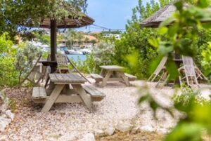 te koop - curacao - resort - jan thiel - brakkeput abou - water - zeezicht - haven - vakantieverhuur - investering - spanish water appartments - bbq area